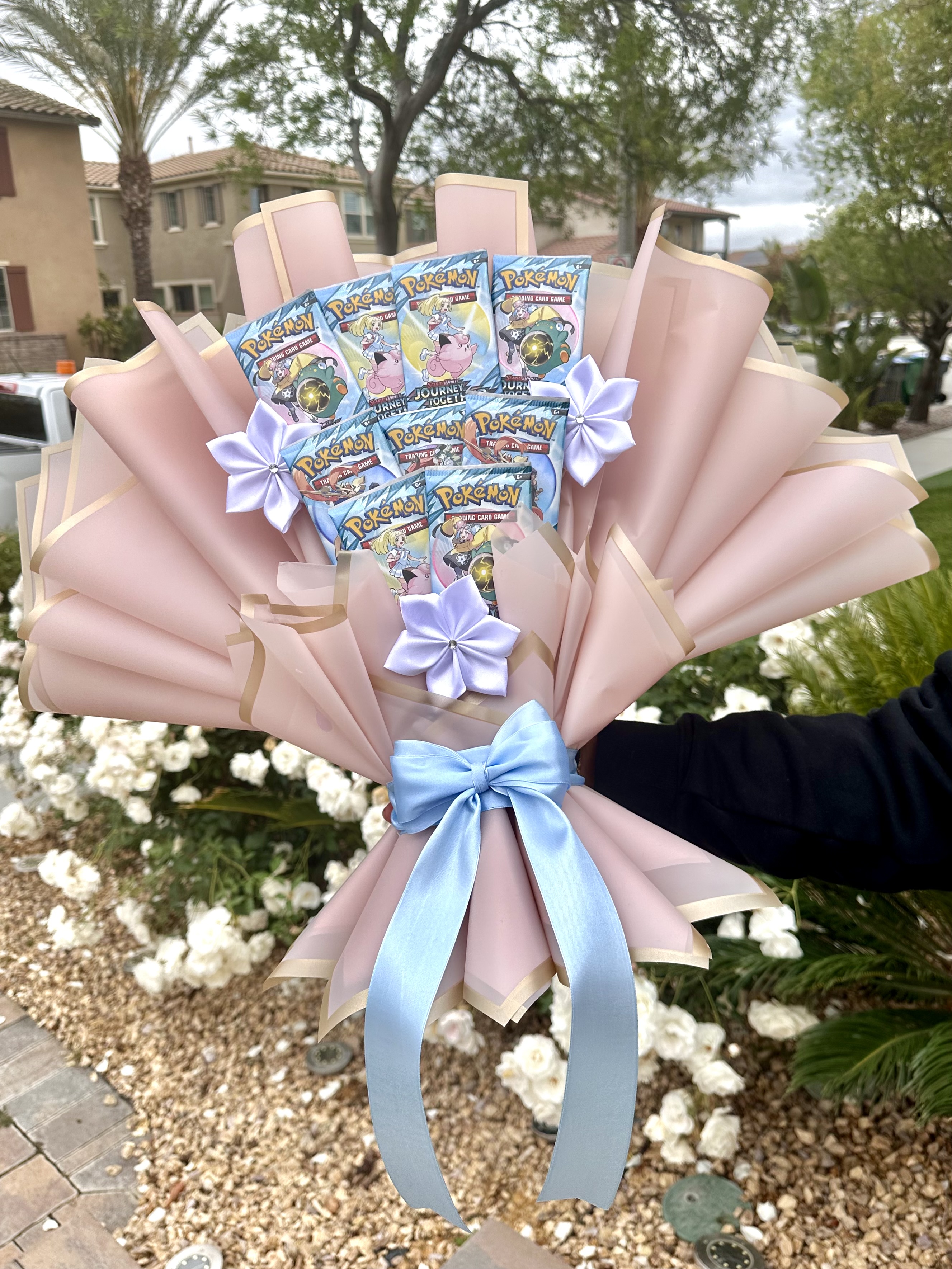 Card pack gift bouquet with ribbon flowers